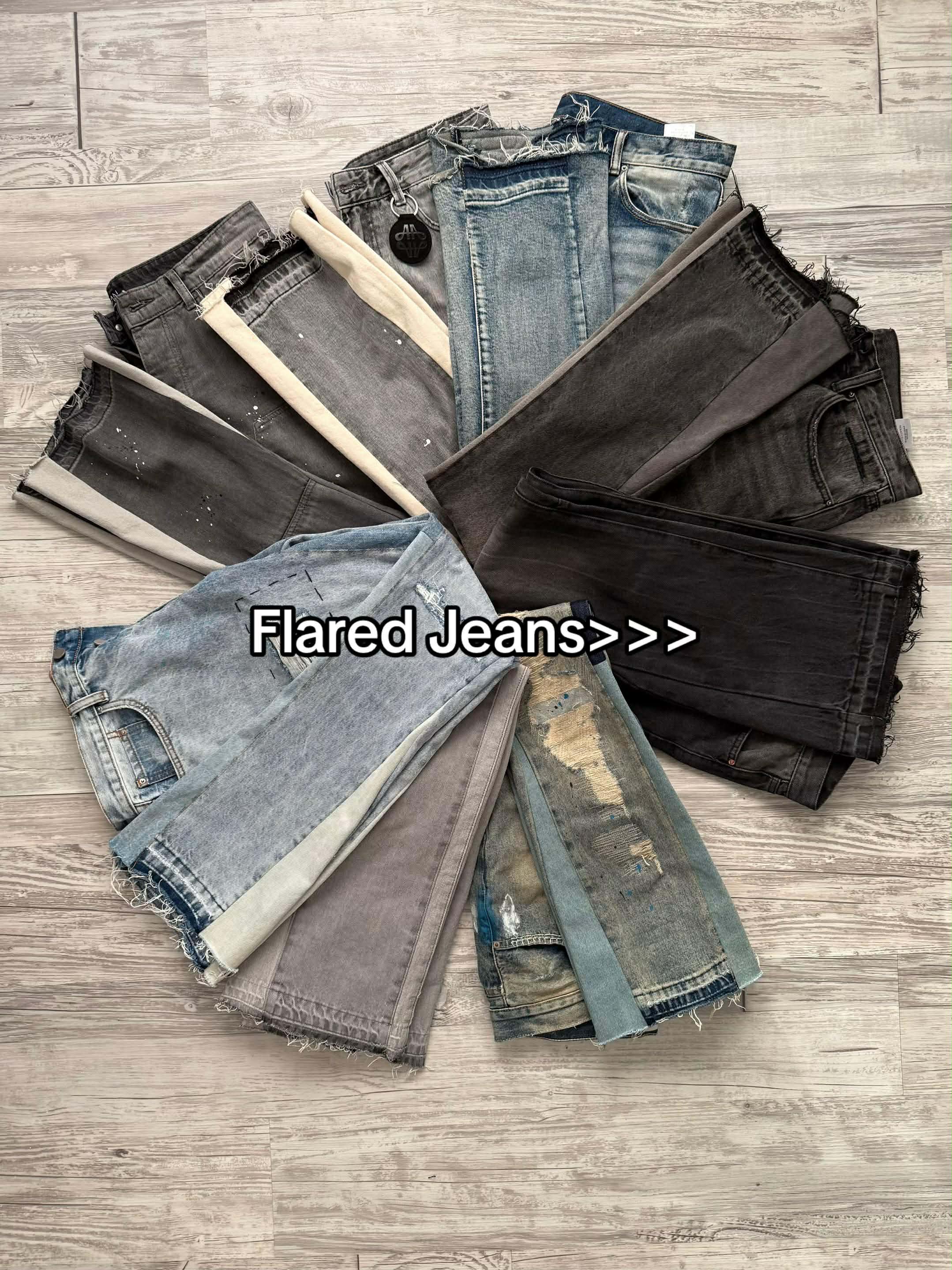 FLARED JEANS