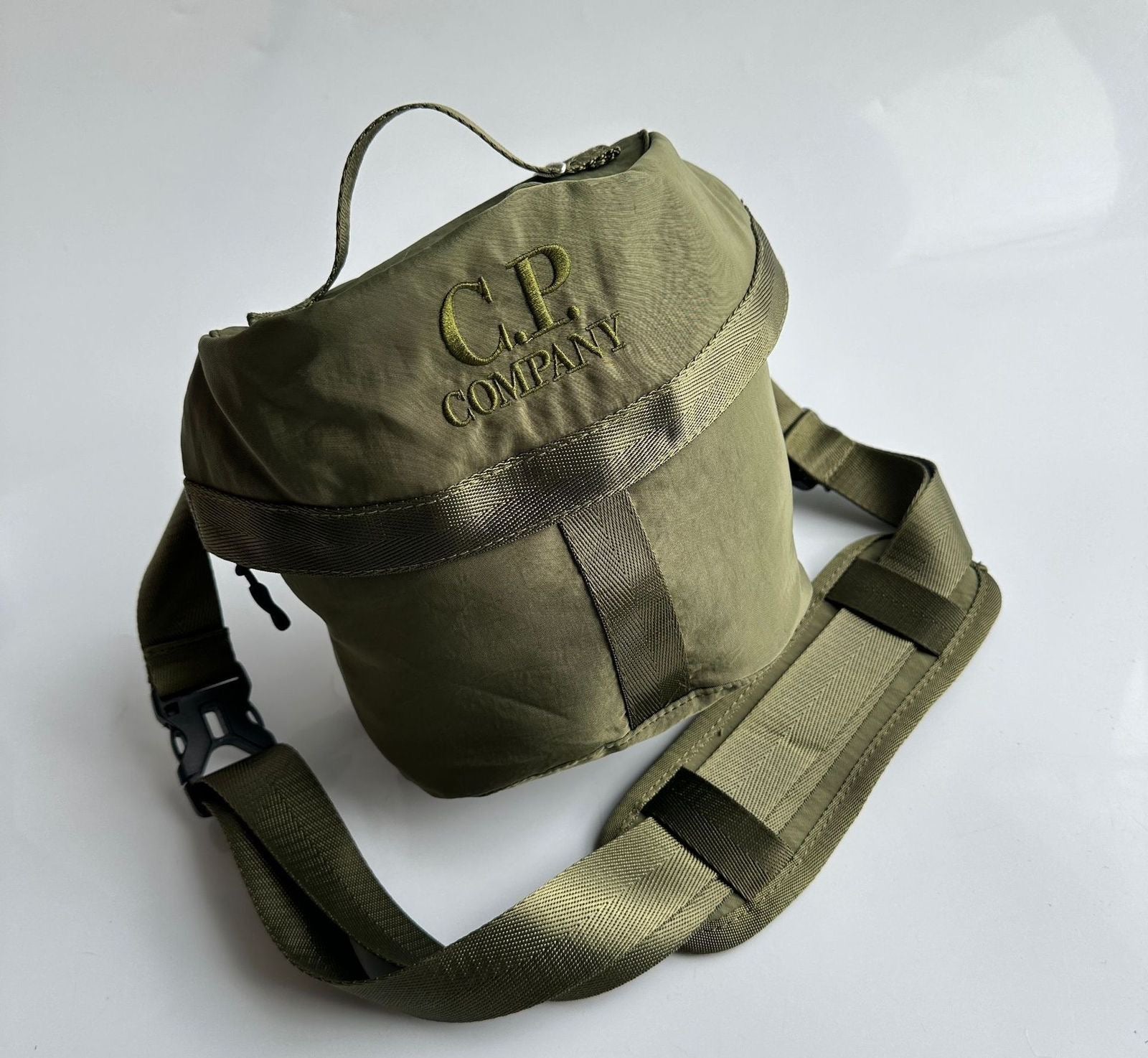 C.P. Company Men's Nylon B Shoulder Pouch in Ivy Green