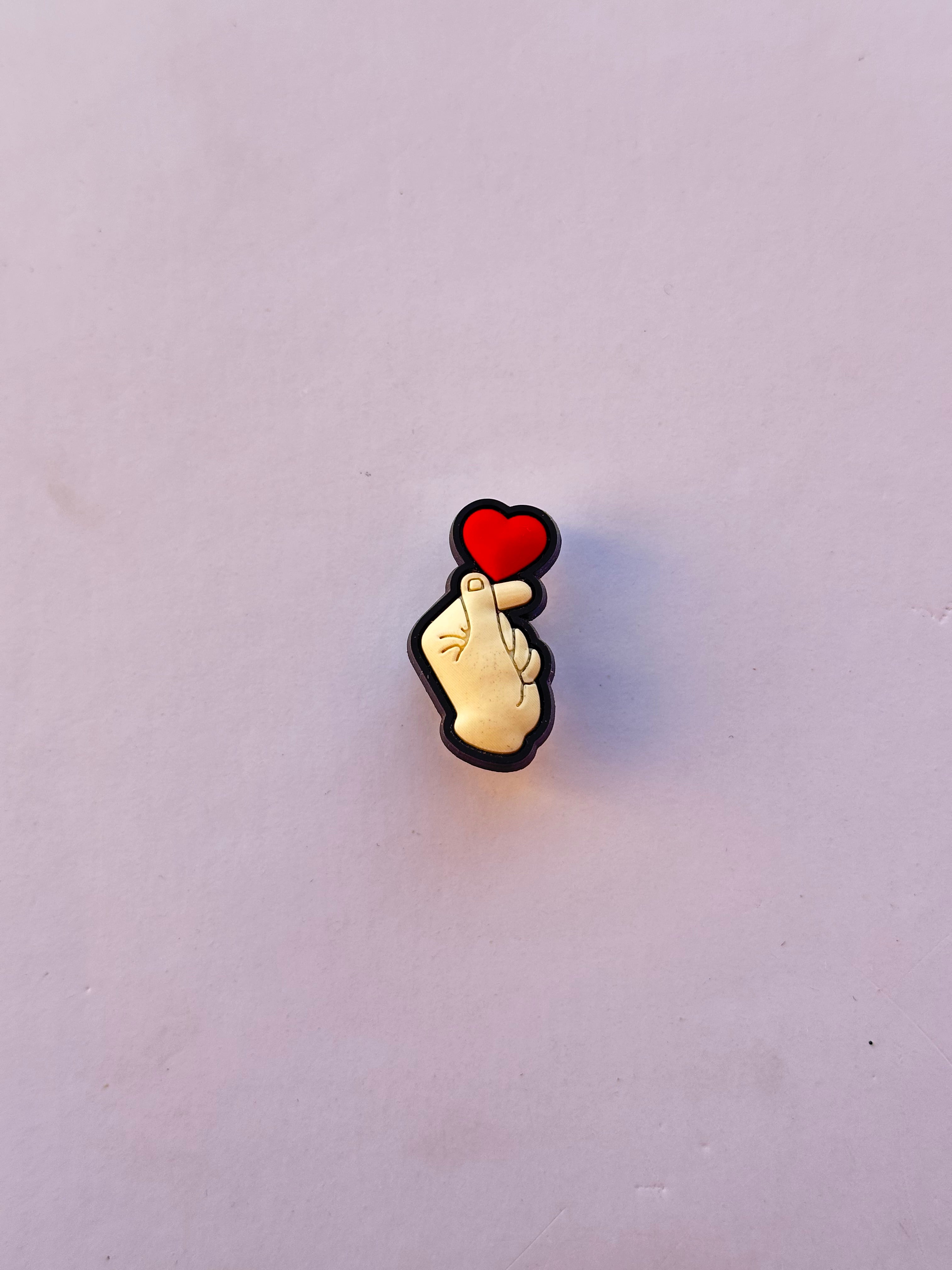 Pins pack love